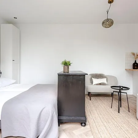 #1leafy Place Apartment